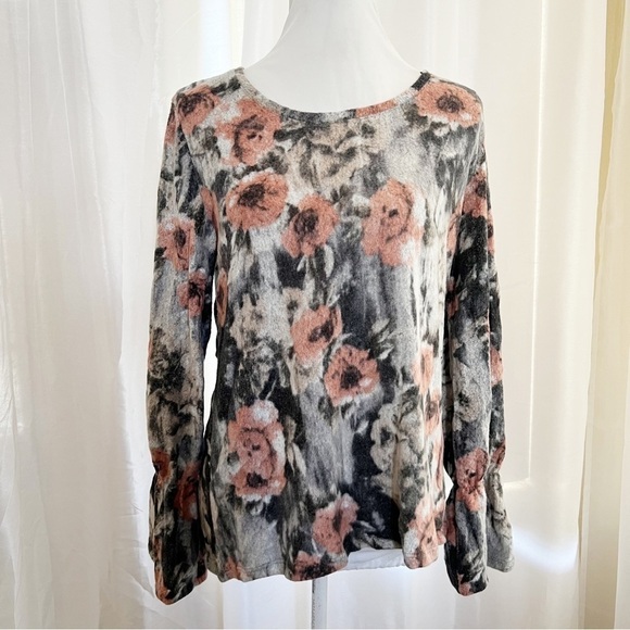 Floral bell sleeves Blouse Size Medium - Picture 1 of 7